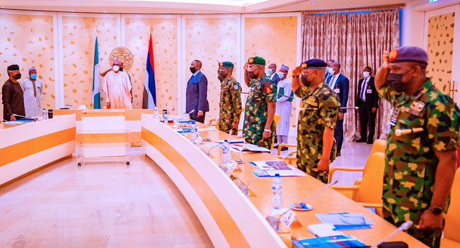 Insecurity: Buhari in closed-door meeting with security chiefs
